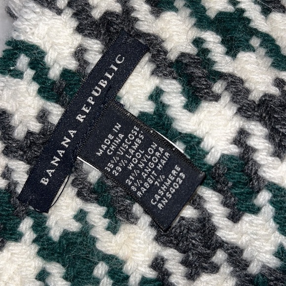 Banana Republic Lambs wool/Angora/Cashmere Blanket Scarf - Picture 3 of 4